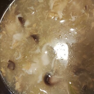 椎茸とレタスと卵の中華スープ